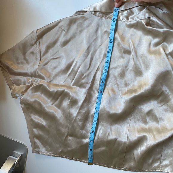 🌟SOLD🌟Gold satin front-tie blouse - Picture 5 of 6